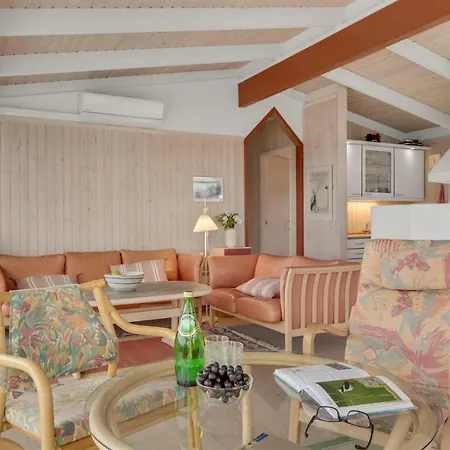 펜션 4 Bedroom Lovely In 후네스테드