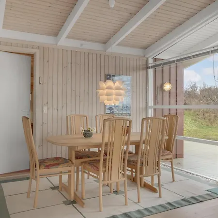 4 Bedroom Lovely In Holiday home *