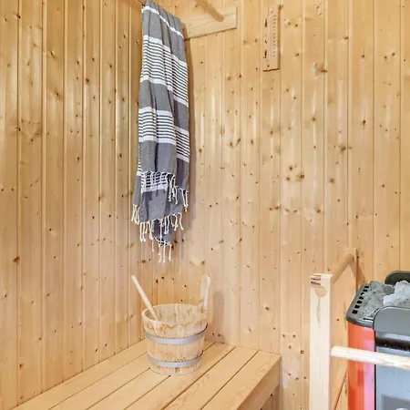 펜션 4 Bedroom Lovely In