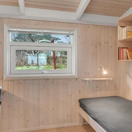 4 Bedroom Lovely In Holiday home