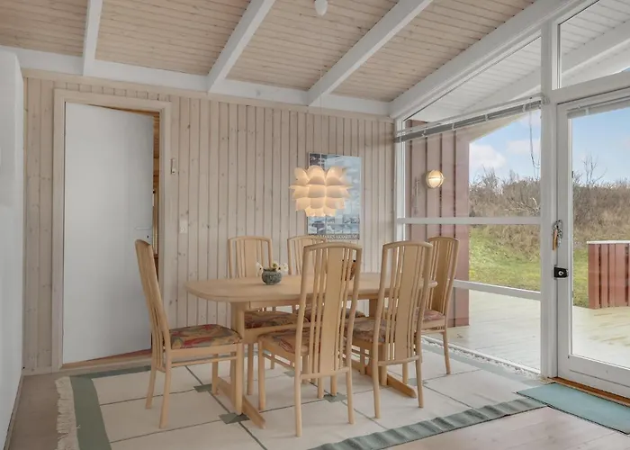 4 Bedroom Lovely In Vakantiehuis *